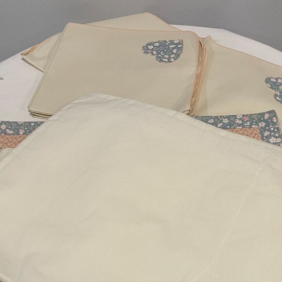 Vintage Cottagecore Quilted Placemats & Napkins – Set of 8 - Picture 9 of 11